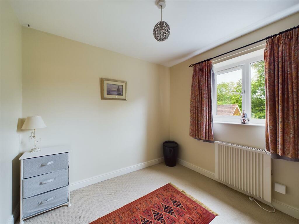BEDROOM 2