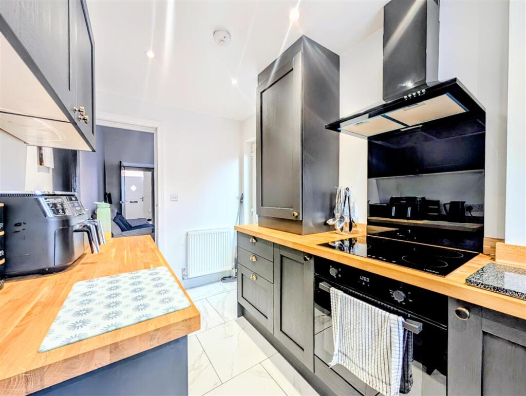 kitchen 2.jpg