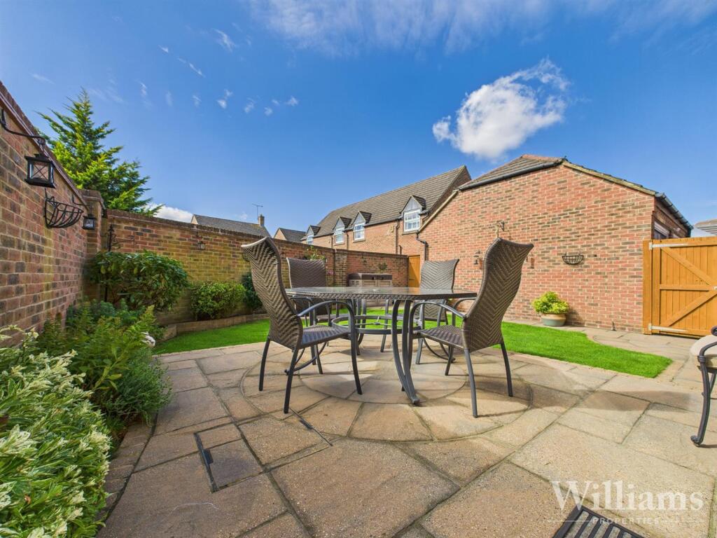 CAM04950G0-PR0124-STILL001 - Copy (2) - Copy.jpg