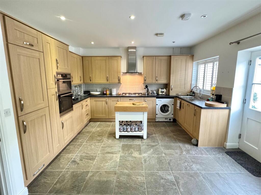 27 Stret Caradoc Kitchen