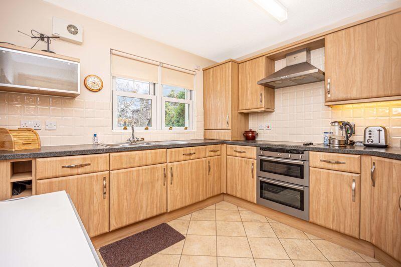 Breakfasting kitchen