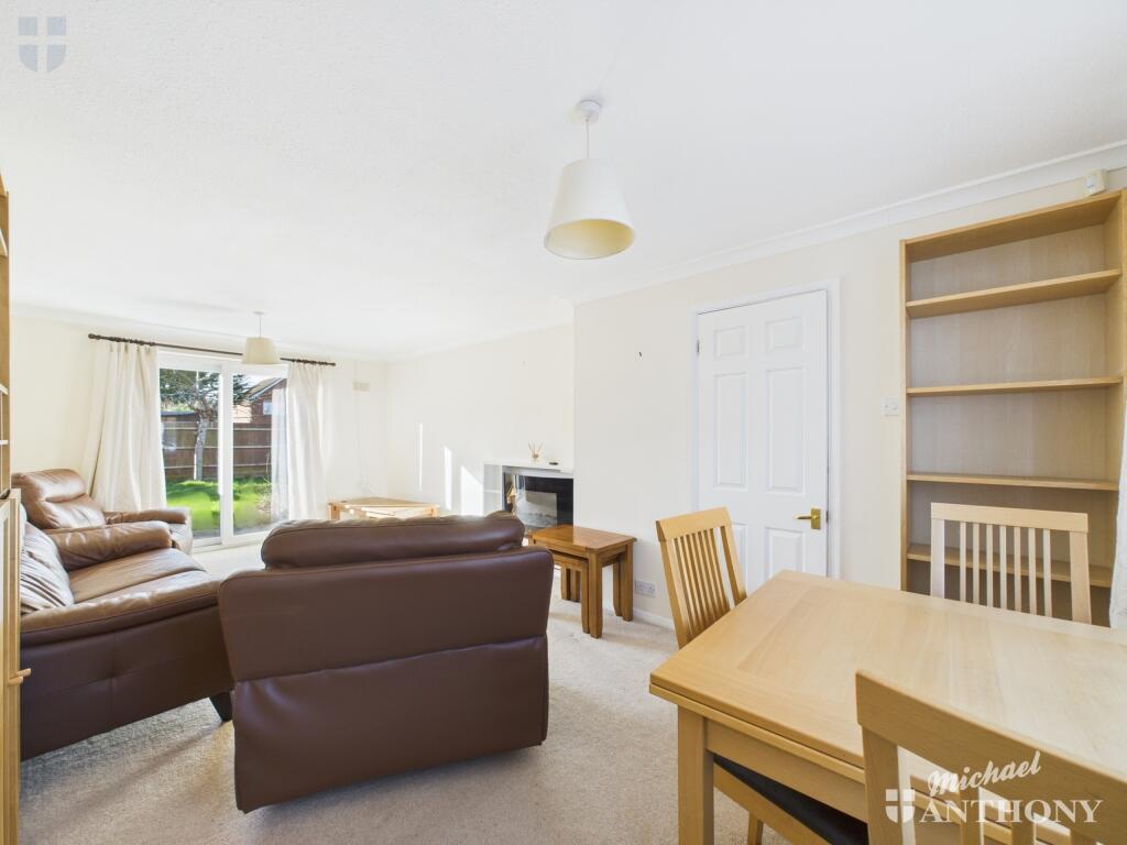 CAM03218G0-PR0557-STILL005