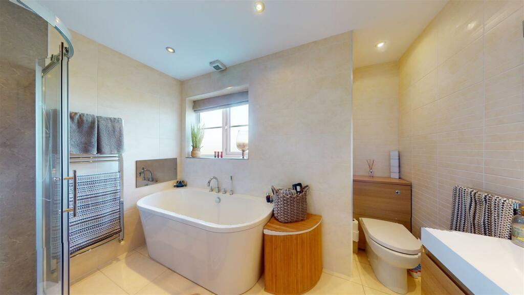 EN SUITE BATHROOM
