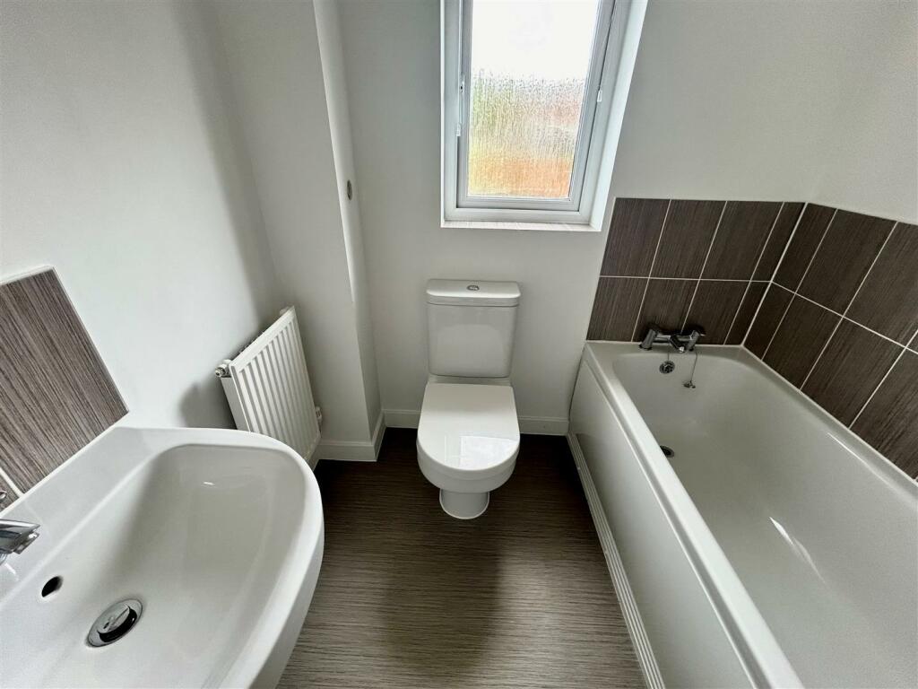 Bathroom 2.jpg