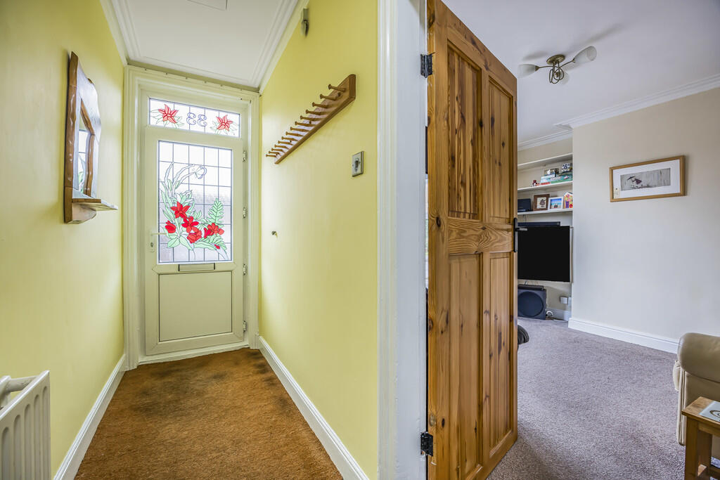 33 Gladstone Road...