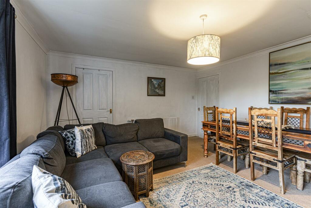 1 Whitefield Avenue Newtown 09.JPG