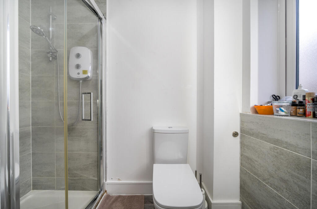 1374305-6-690e30e...