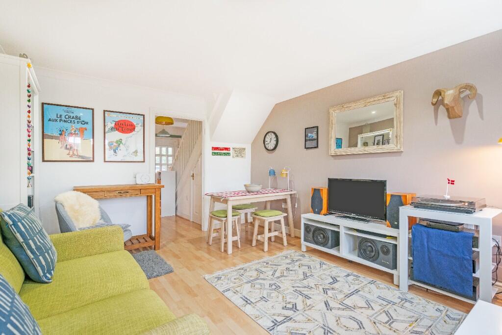 Sitting/dining room