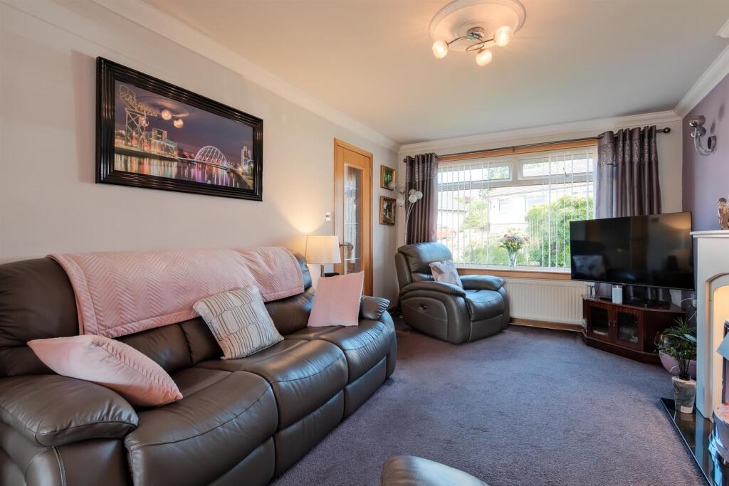 015-11 Whiteshaw Avenue, Carluke, ML8 5DF.jpg