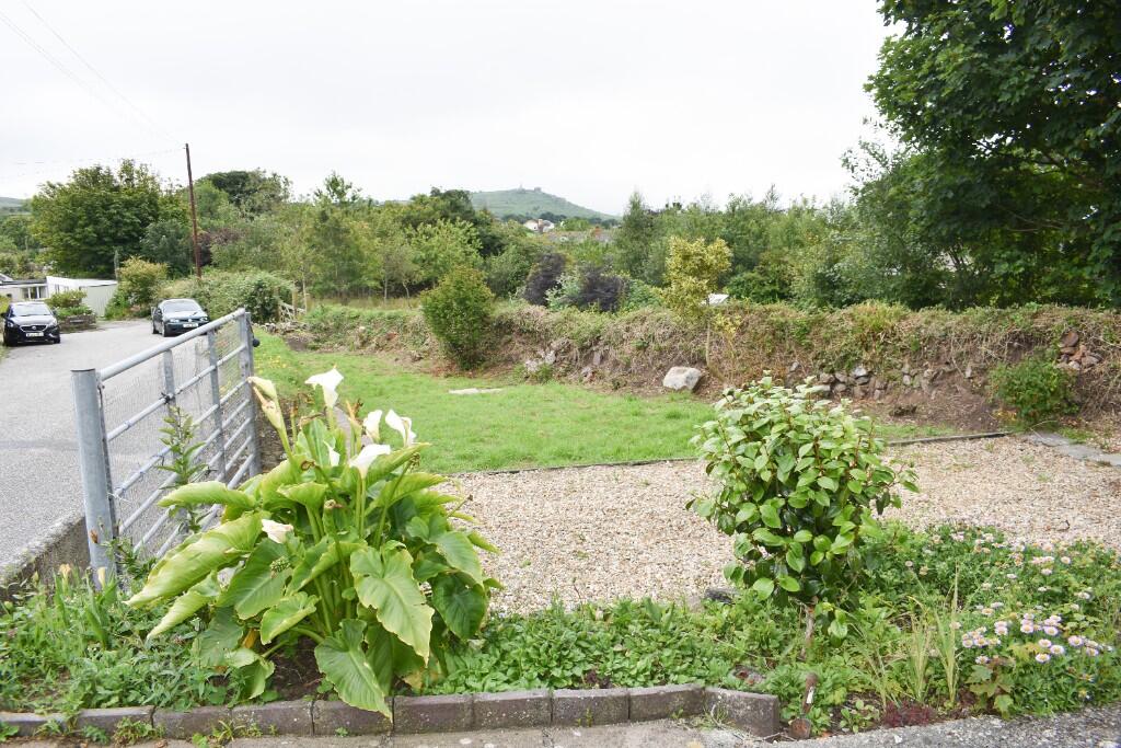 Side Garden &amp; Parkin