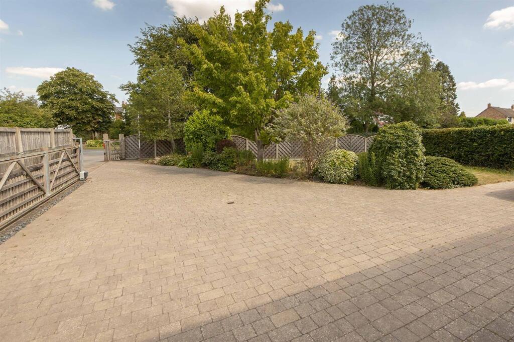 2 Barby Lane, Rugby (2).jpg