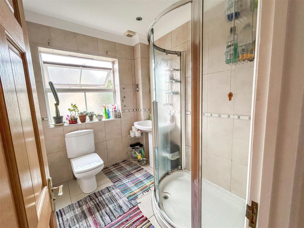 25-06-2025__09-32-45_Bed1Ensuit1.S50LQ.jpg