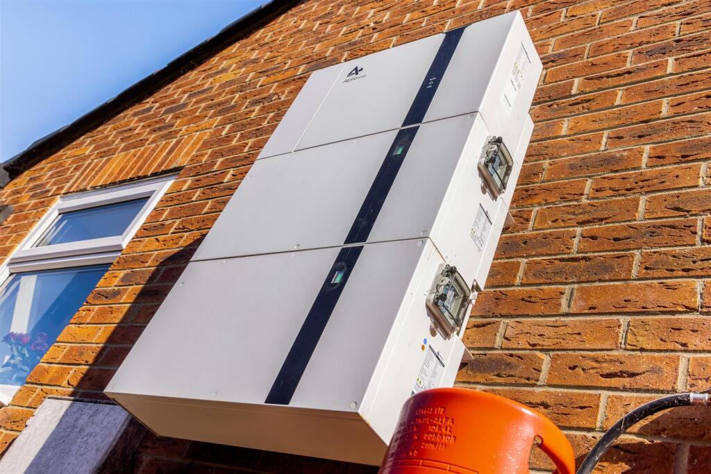 Wisteria (Friskney)-8.jpg