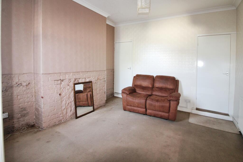 Middle reception room.