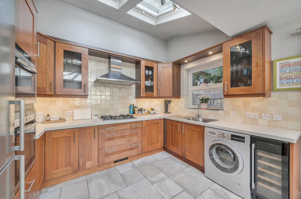 1300378-7-685d783...