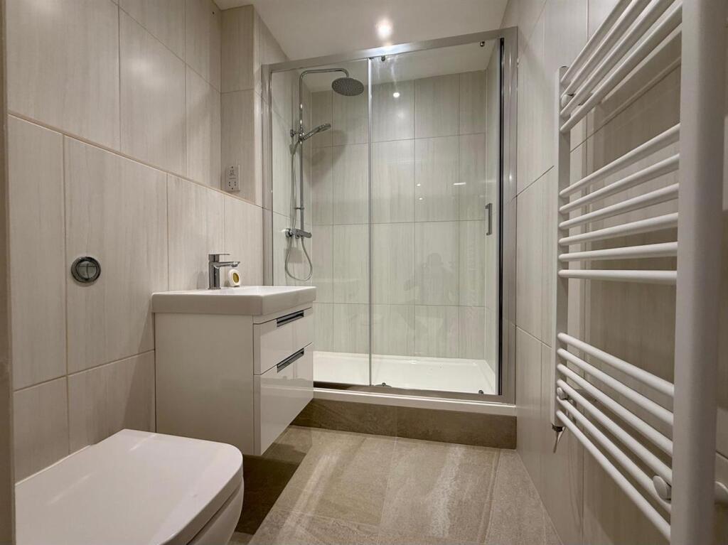 66 pr 34 large shower.jpg
