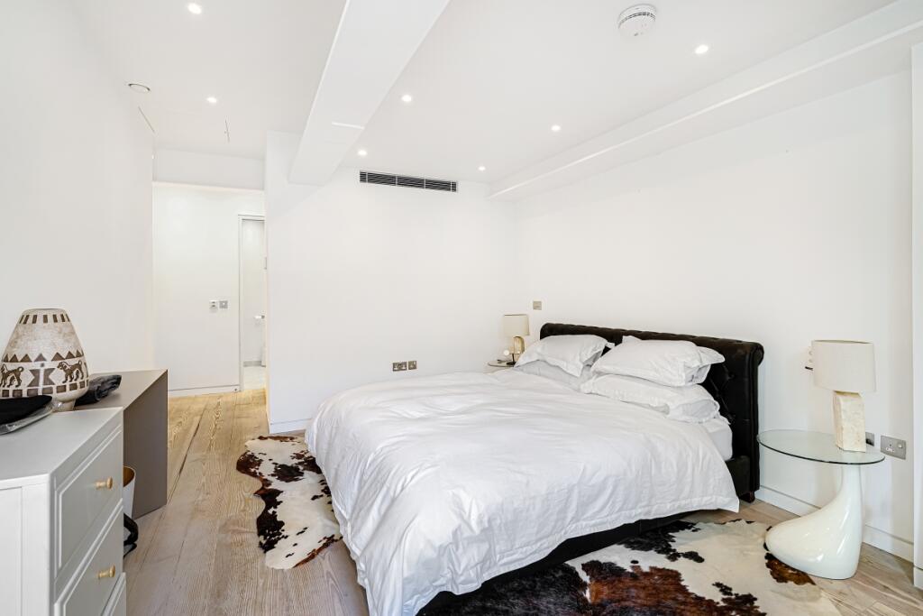 34 The Regent Lof...