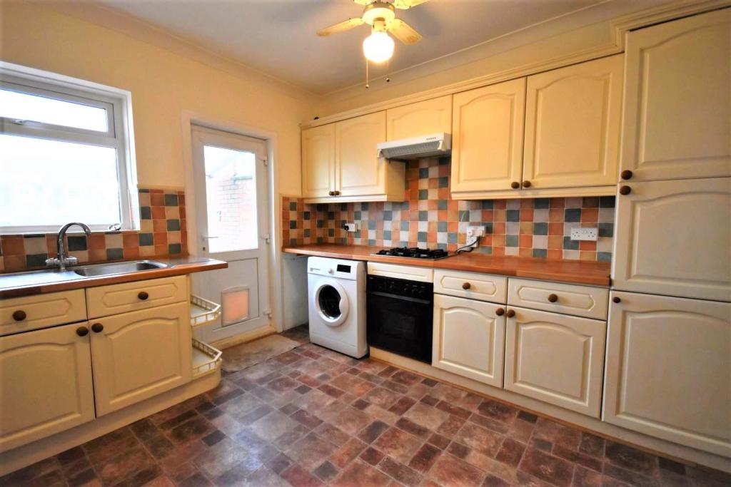 KITCHEN..jpg