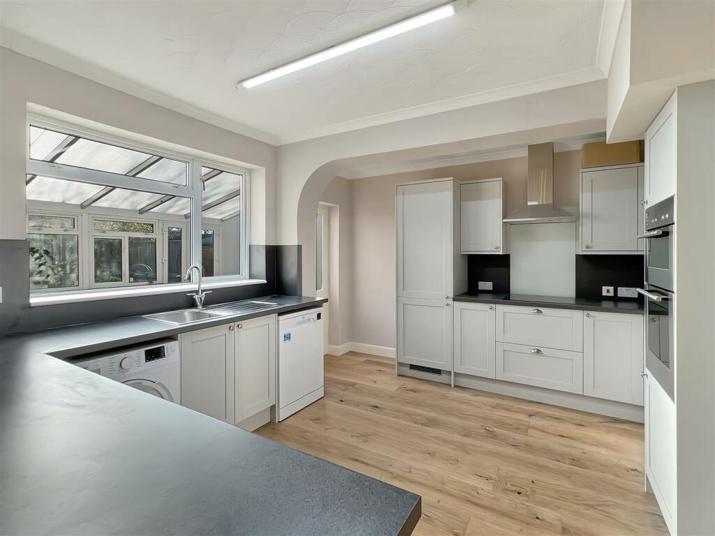 kitchen 3.jpg