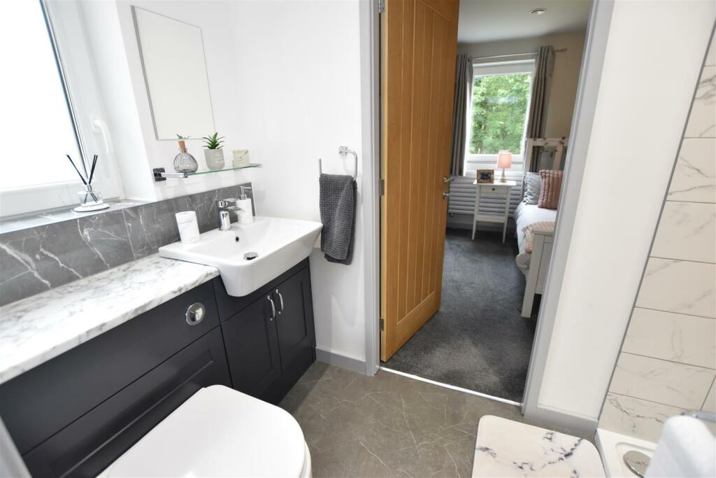 JACK N JILL EN SUITE