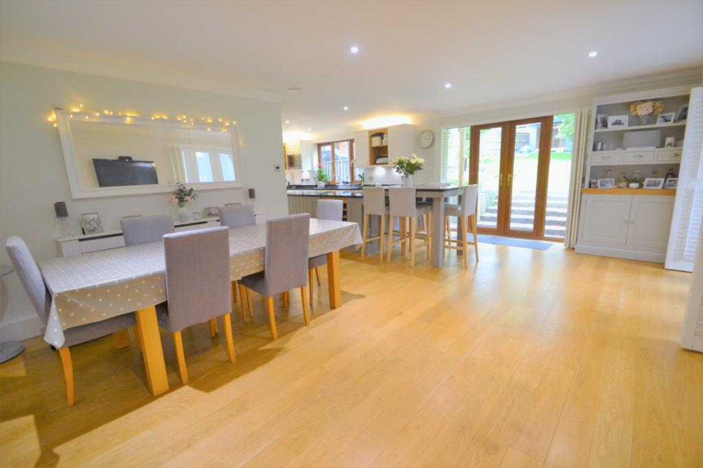 Kitchen / Dining Roo