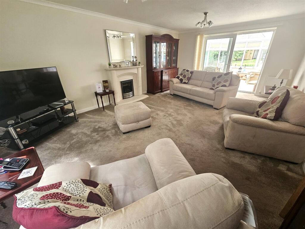 Sitting Room (2).jpg