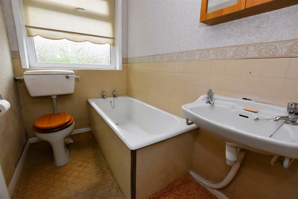 Bathroom.JPG