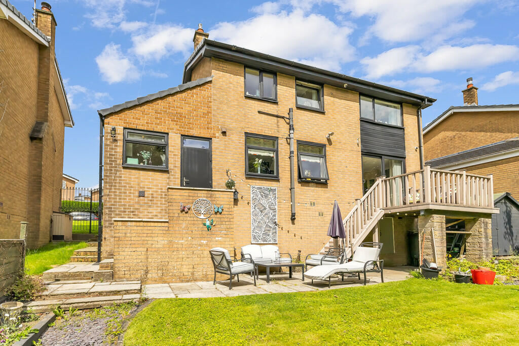 8 Shawclough Driv...