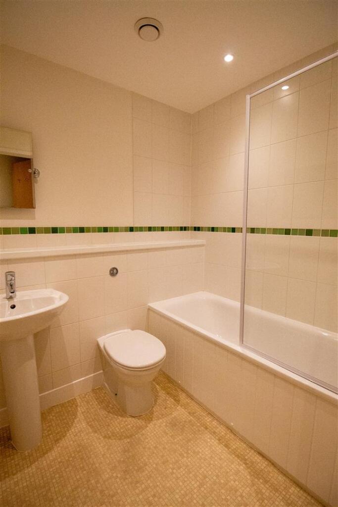 8 Highbank - Bathroom.jpg