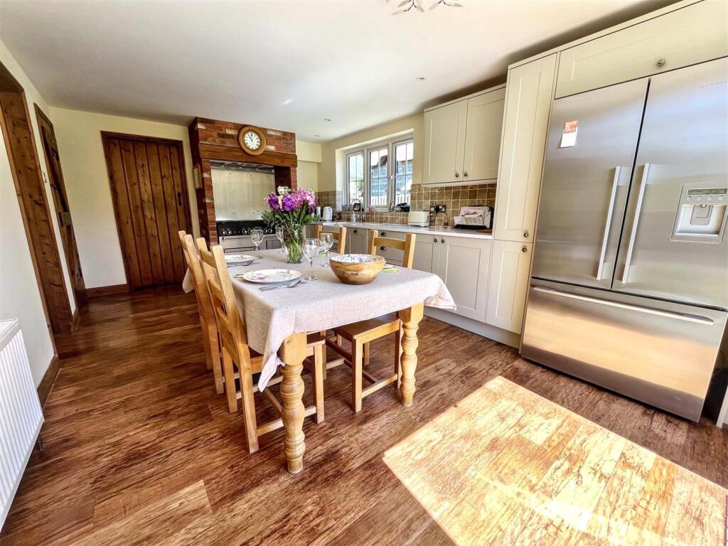 Kitchen breakfast room