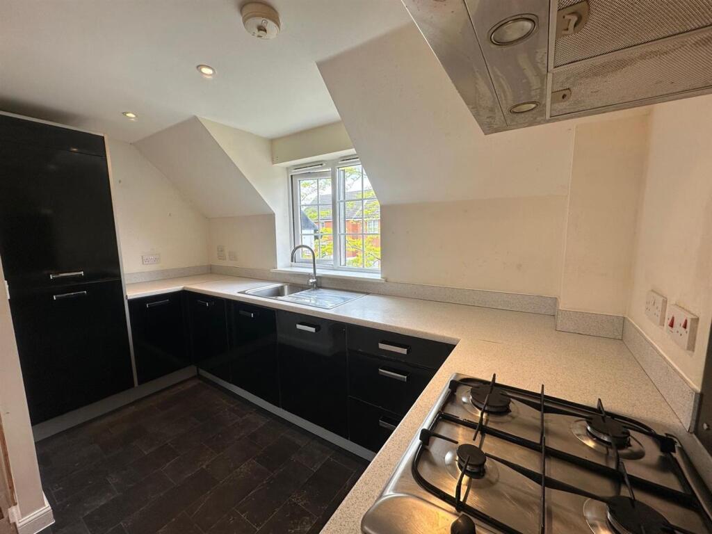 KITCHEN/SITTING ROOM: