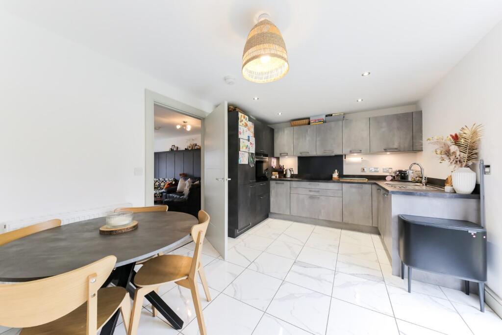 Dining kitchen.jpg