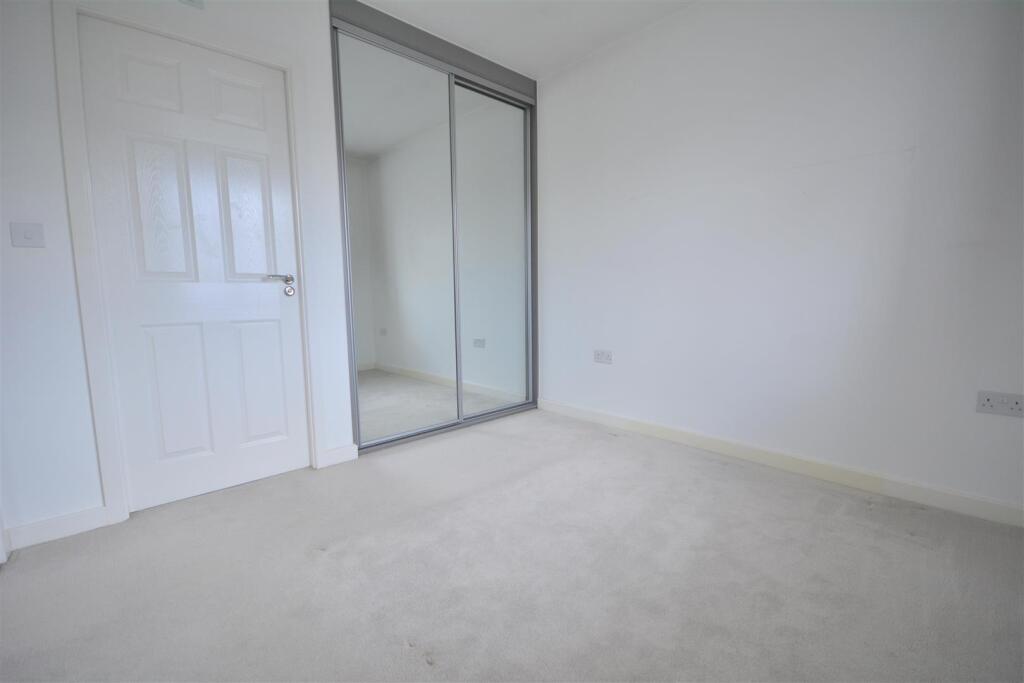 Master Bedroom .JPG