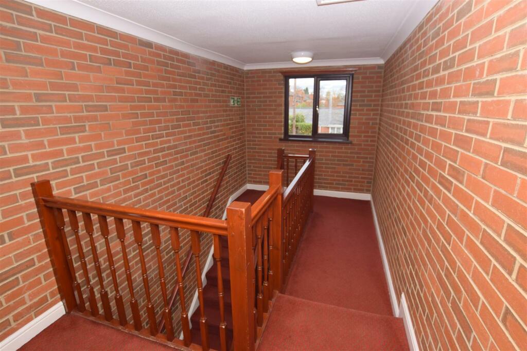 FIRST FLOOR LANDING