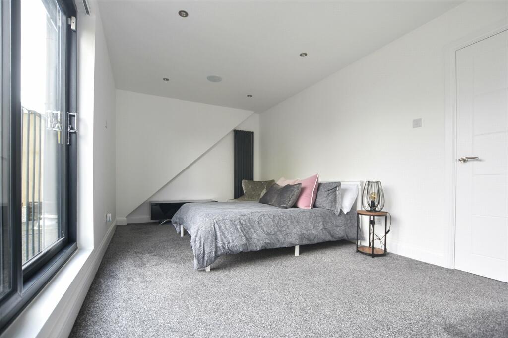 Bedroom 1 (Pic 3)