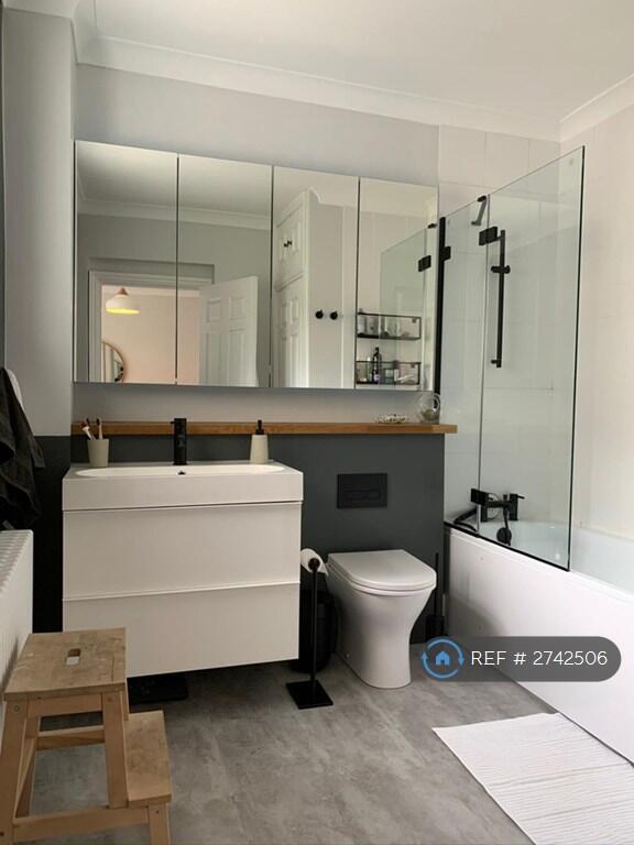 Knollys Road, London, SW16