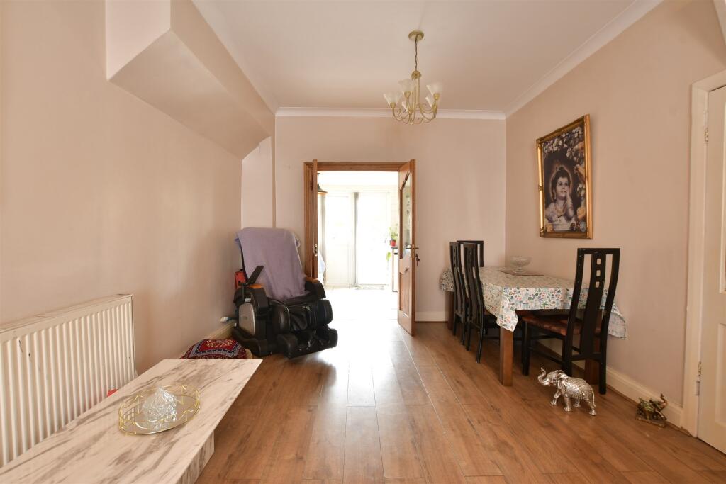 Lounge/Dining Room