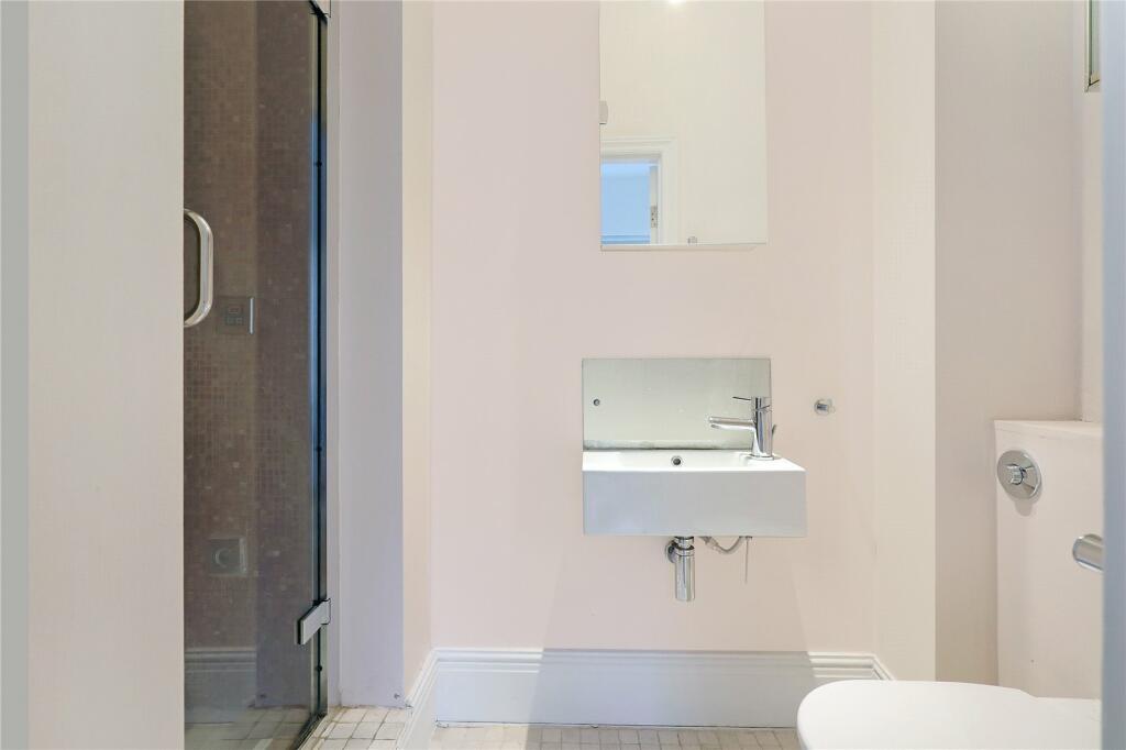 En-Suite Bathroom