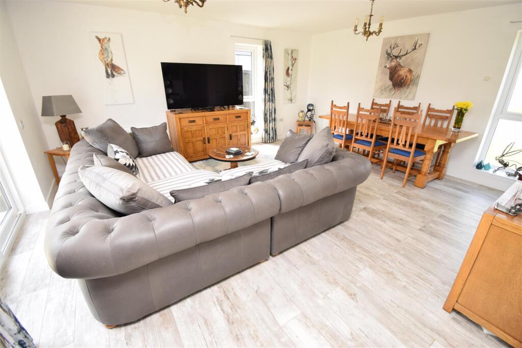 LOUNGE.DINING AREA.JPG