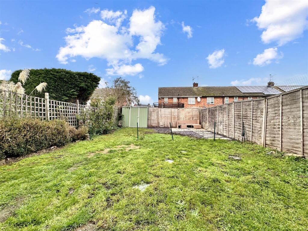 Well-Appointed Rear Garden 024