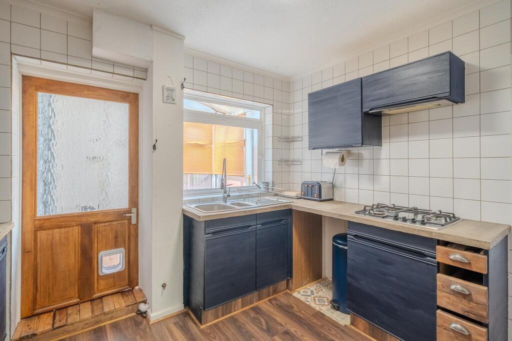 6 Canberra Close-14.jpg