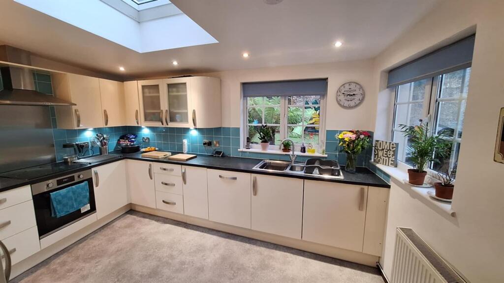 Kitchen 2.jpeg