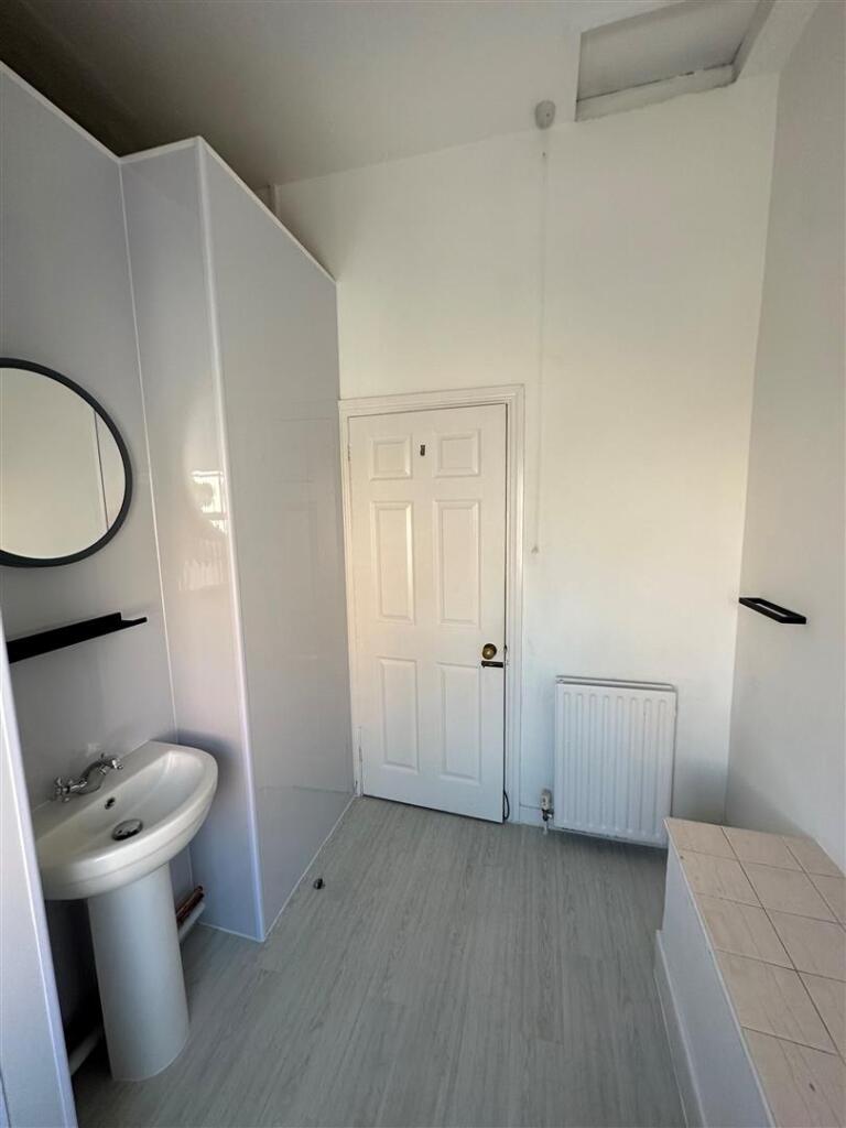 Bathroom 2.1.jpg