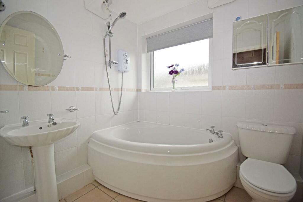 36 Leadbetter Drive, bathroom.jpg
