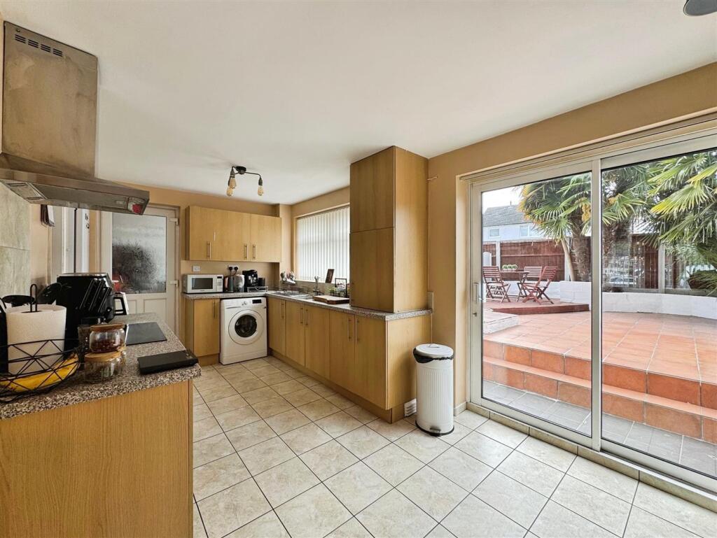 f95a36e7--4FB0-8CD8-E59607B855B6-19486-00000B07E80