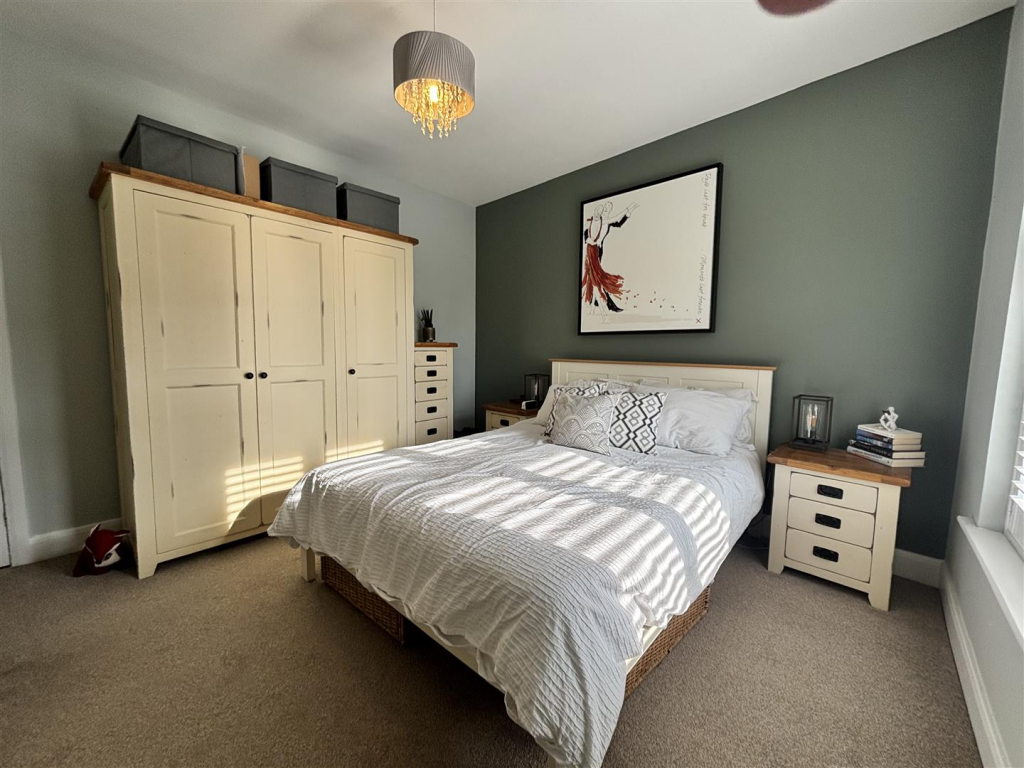 6 Avenue Road, Ashby