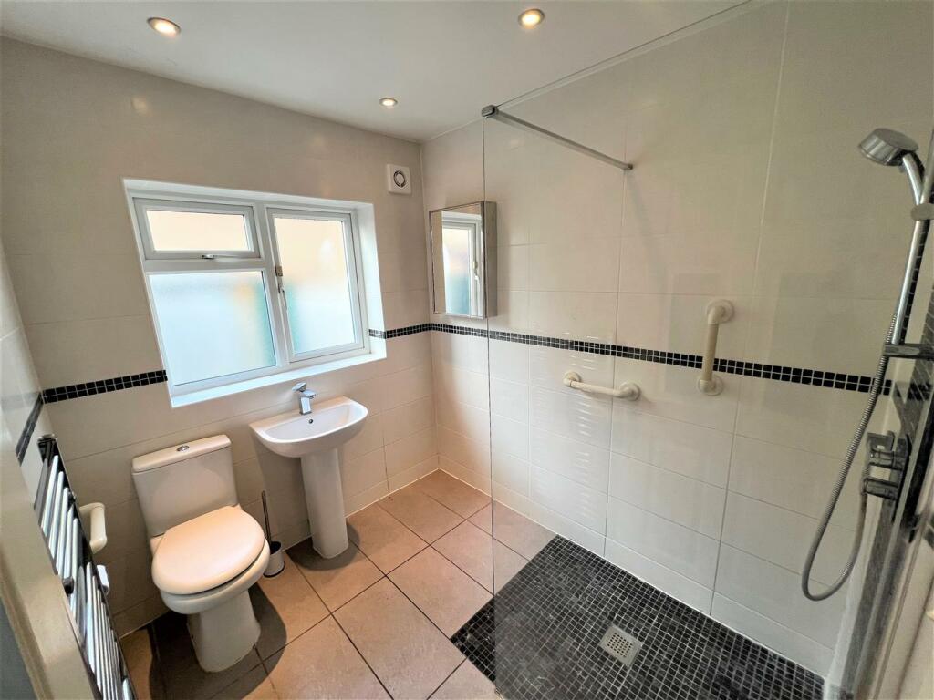 Shower Room.jpg