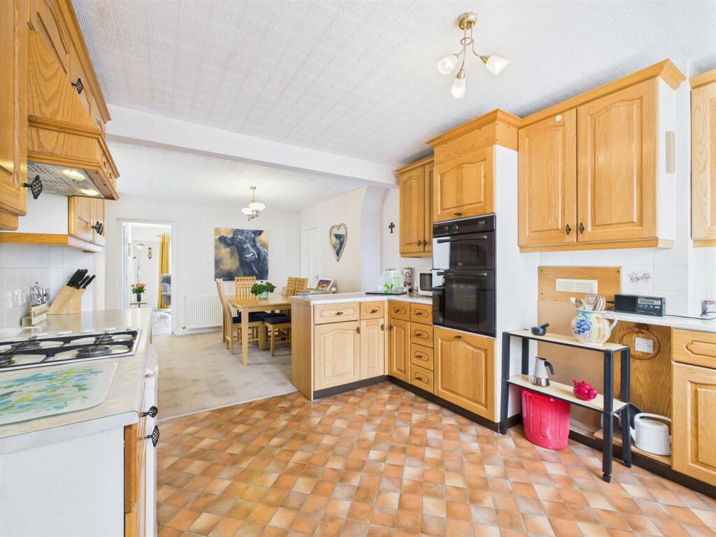 Kitchen / Dining Room