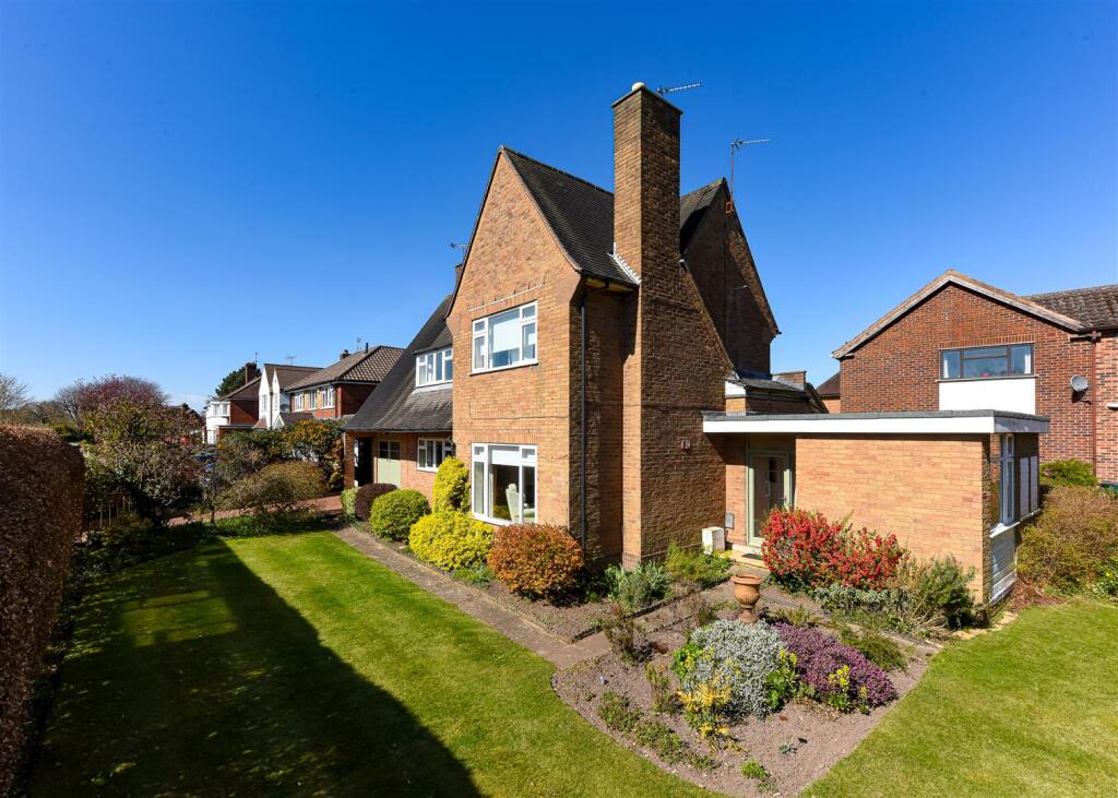 28 Springhill Park-garden1.jpg