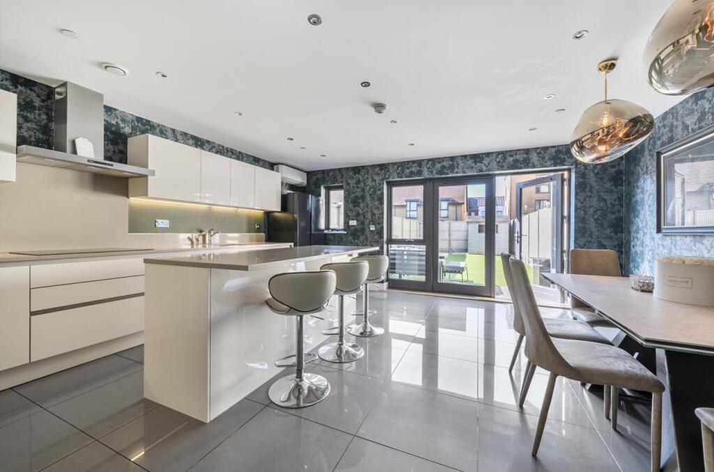 1357526-10-68cd2836b6612-ARW .jpg